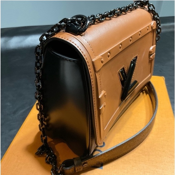 LV Twist MM Chain bag Cowhide Leather - Picture 4 of 8